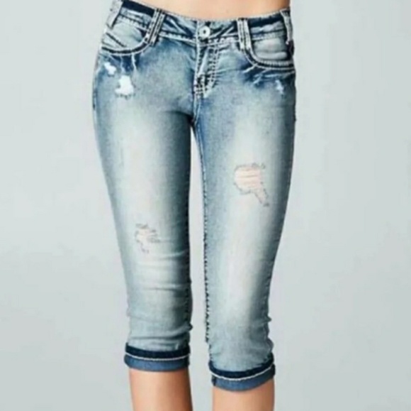 Only 1 left! ð¹Distressed skinny capris. No offers - Picture 1 of 6